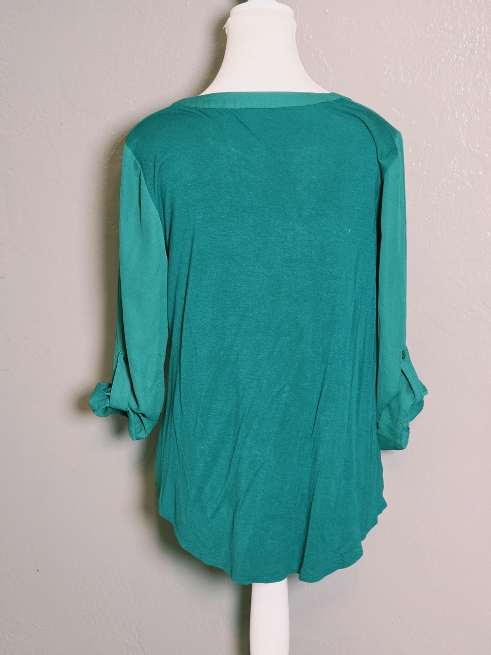 Fortune + Ivy Women’s M Chic Emerald Green  Zip V-Neck  Blouse Roll Tab Sleeve - Picture 4 of 9